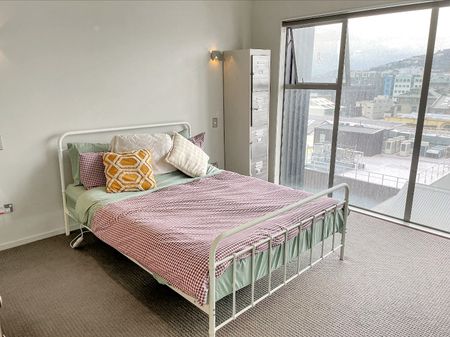 Spacious 3-Bedroom Apartment with Office - Photo 5