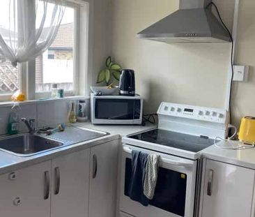 Ideal Two-Bedroom Property Close to Shops & School - Photo 4