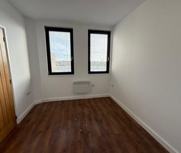 PETERBOROUGH - Photo 3