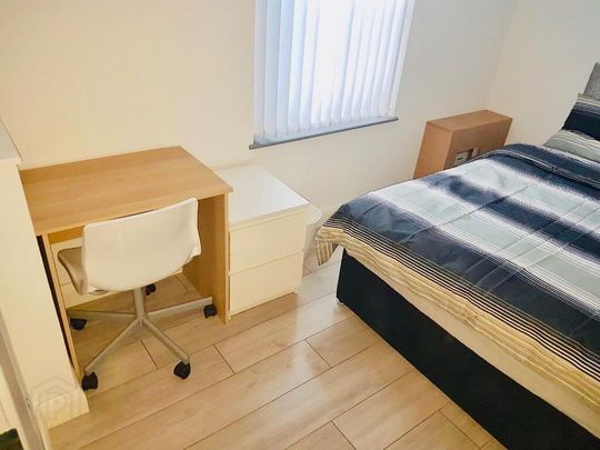 Room 1, 37 Magdela Street, Botanic, Belfast, BT7 1PV - Photo 1