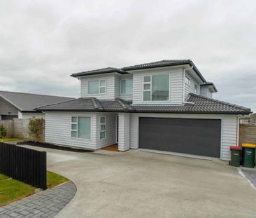 Huge family home in Millwater - Photo 1