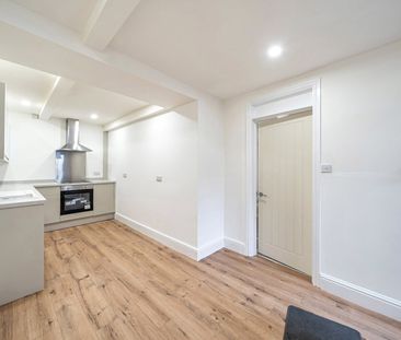 St. Georges Square, Cheltenham, Gloucestershire, GL50 - Photo 3