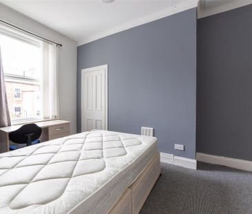 4 bedroom terraced house to rent - Photo 2
