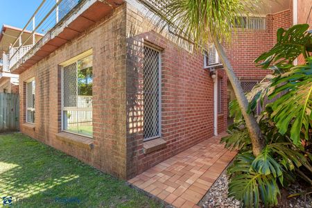 Recently renovated, this unit leaves nothing to do but simply move in! - Photo 5