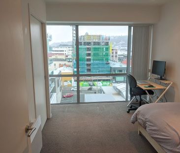 Chic 2BR Te Aro Haven w/ Balcony! - Photo 6