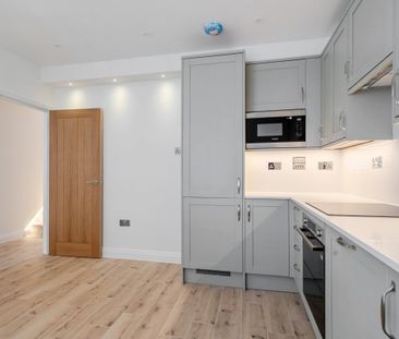 4 bedroom semi-detached house to rent - Photo 3