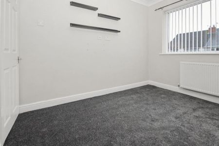 2 bedroom semi-detached bungalow to rent - Photo 3