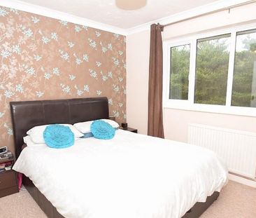 2 bedroom end of terrace house to rent - Photo 2