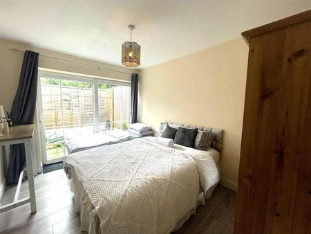 Long Lane, Ickenham, UB10 - Photo 4