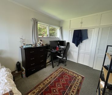 3 Bedrooms in Melrose - Photo 3