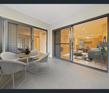 Modern Ground Floor Unit in Prime Location - Photo 6