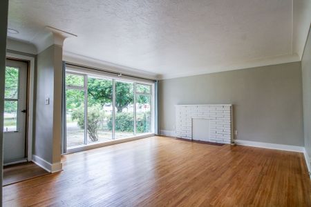 For Lease - 3 Whiteoak Drive, St. Catharines, Ontario - Photo 4