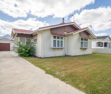 Central Location 3 Bedrooms + Office - Photo 1