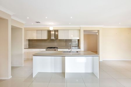 10 Yellowbox Drive, Point Cook. - Photo 4