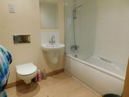 2 bedroom apartment to rent - Photo 5