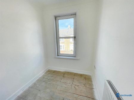 3 bedroom flat to rent - Photo 5
