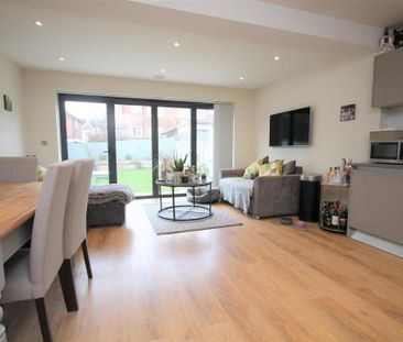 3 bedroom semi-detached house to rent - Photo 3