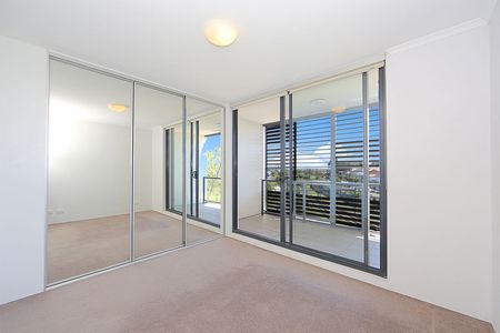 Two bedrooms plus study split level unit - Photo 2