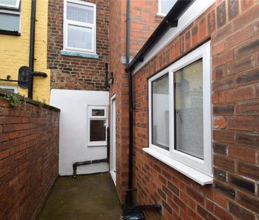 4 bedroom terraced house to rent - Photo 1