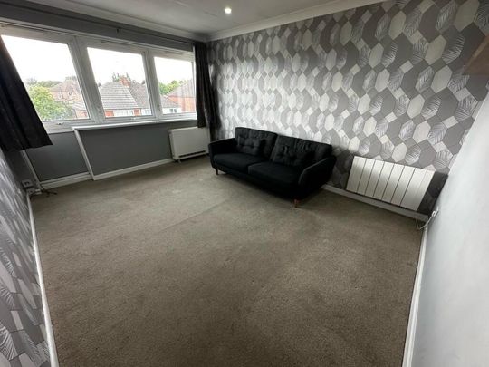 2 Bed Flat, Somerset Avenue, LE4 - Photo 1