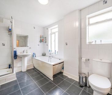 4 bedroom flat to rent - Photo 6