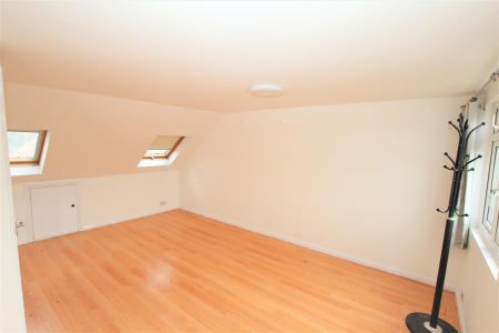 4 bedroom terraced house to rent - Photo 2