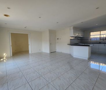 Perfect Location! - Photo 5
