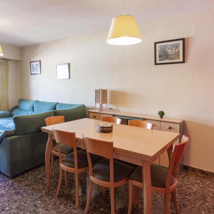 Very bright and cozy apartment for rent in the Patraix neighborhood, Valencia - Photo 1