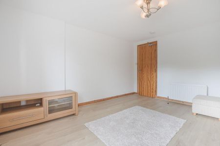 3 bedroom flat to rent - Photo 2
