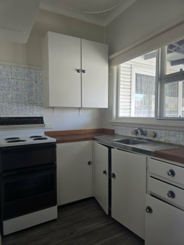 One Bedroom Flat in small block - Photo 2