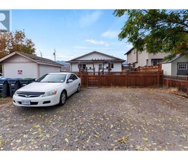 Top floor of house with yard - 2 bed, 1 bath - Photo 3