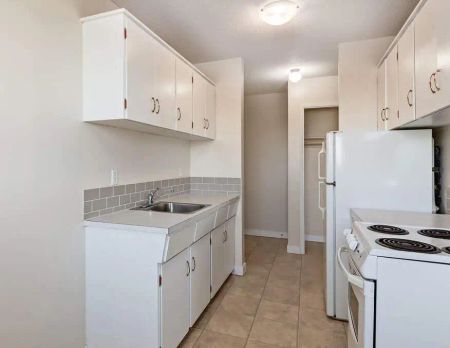 - 2 Bedroom at Park Tremaine - Photo 3