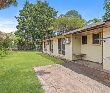 SPACIOUS HOME WITH LARGE FENCED YARD – CONVENIENT LOCATION! - Photo 2