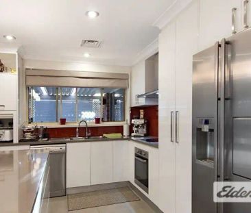 “4 BEDROOMS FAMILY HOME, WALKING DISTANCE TO QUAKERS HILL SHOPS & S... - Photo 5