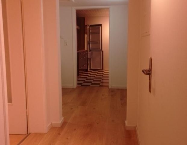 Gemütliche 3-Zimmer-Altbauwohnung im 1. OG, Teilweise möbliert - Photo 1