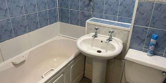 Collier Row Road, Romford, RM5 - Photo 3