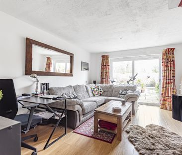 Pennington Way, London, SE12 - Photo 1
