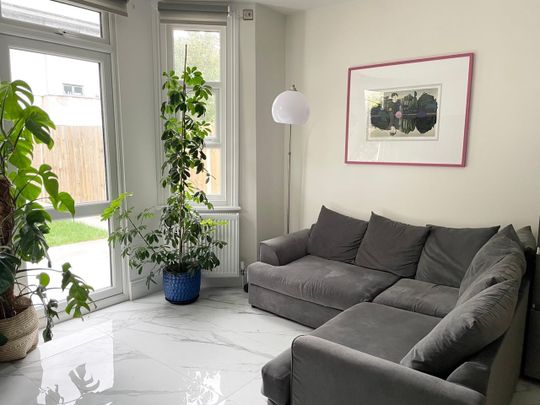 2 Bed Flat, Deronda Road, SE24 - Photo 1