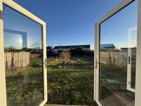 3 bedroom semi-detached house to rent - Photo 4