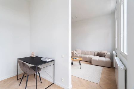 Hoogwaardig gerenoveerd appartement met terras op toplocatie - Photo 2