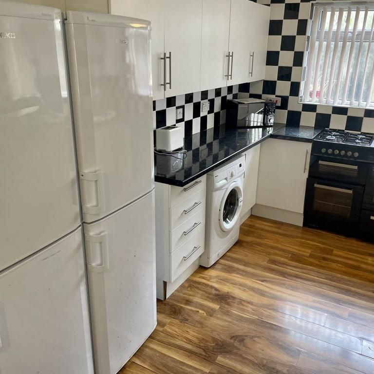 5 bedroom house to rent - Photo 1
