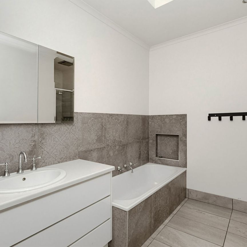 46 Akoonah Drive, Golden Square - Photo 1