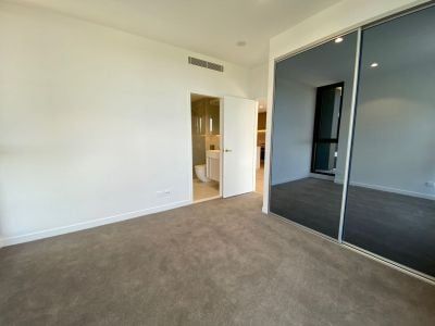 Stylish Living Meets Ultra Convenience - 2 BED - Photo 4