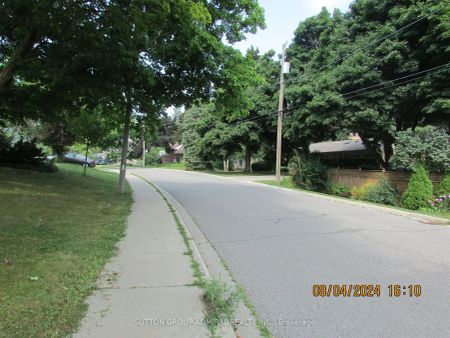 Detached Home For Lease | N9244900 - Photo 2