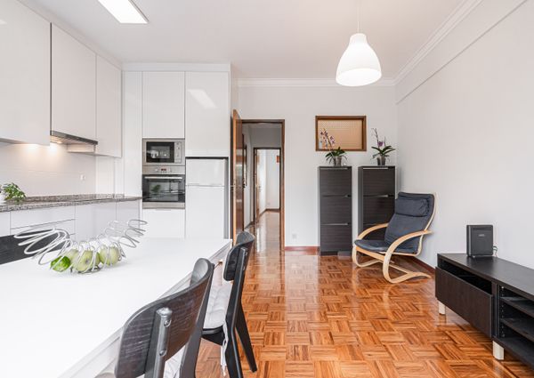 RENOVATED 1 BEDROOM FLAT IN CARNAXIDE - AT THE FOOT OF THE ANA ROSA NOTARY'S OFFICE FURNISHED AND READY TO MOVE IN