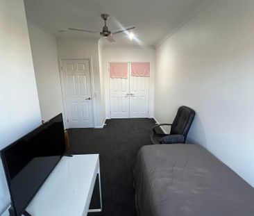 Varsity Lakes - Photo 2