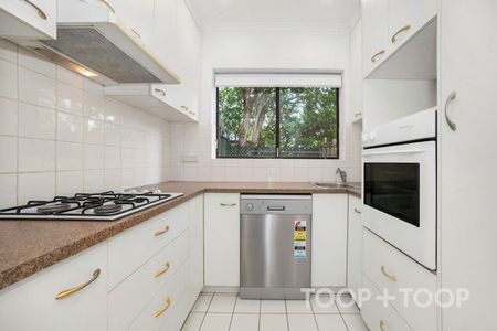 LIGHT-FILLED KENSINGTON TOWNHOUSE - Photo 5