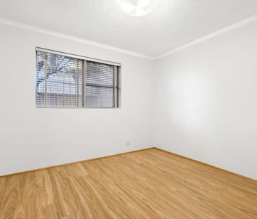 Renovated 1-bedroom apartment - Photo 1