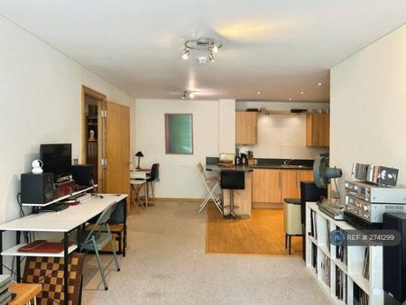 1 bedroom flat to rent - Photo 3