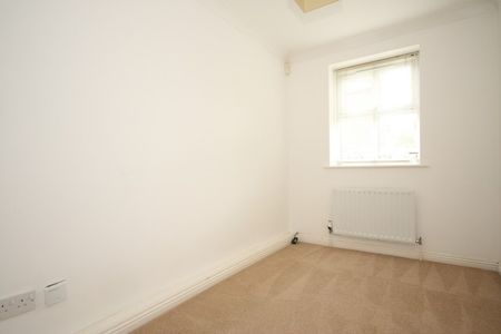 Vale Farm Road, Woking - Photo 2
